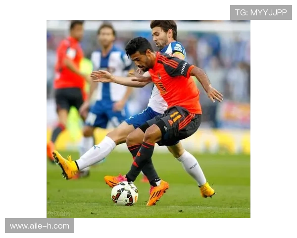 滕哈赫调整传球节奏提升球队进攻流畅性