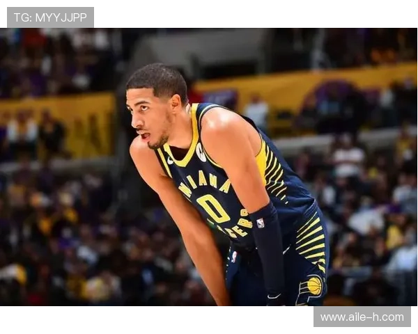 哈利伯顿无球跑动制造错位，提升步行者进攻效率