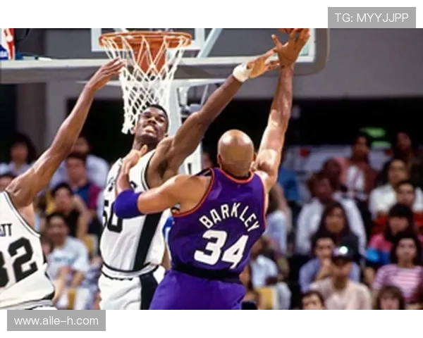 查尔斯·巴克利篮下强攻效率高于同代内线，改变球队得分结构