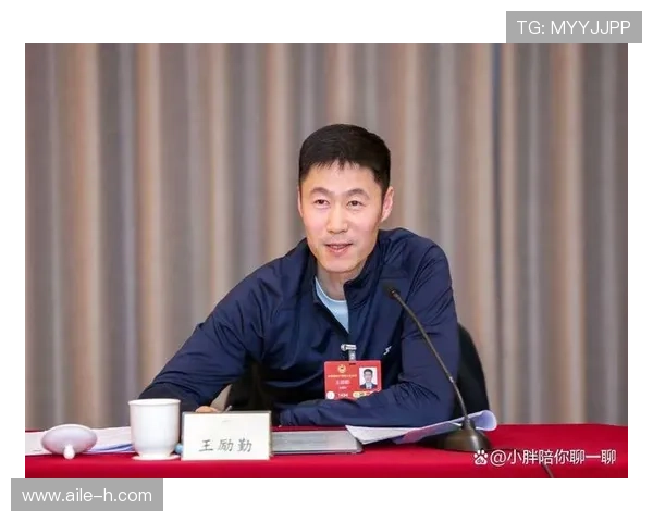 王励勤退役后住上海老小区，邻居说他每天六点拎菜篮子买生煎